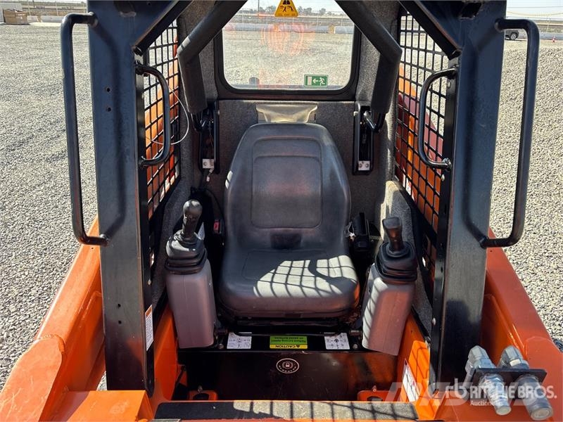 Manitou 1050RT Compact Track Loader لوادر انزلاقية التوجيه