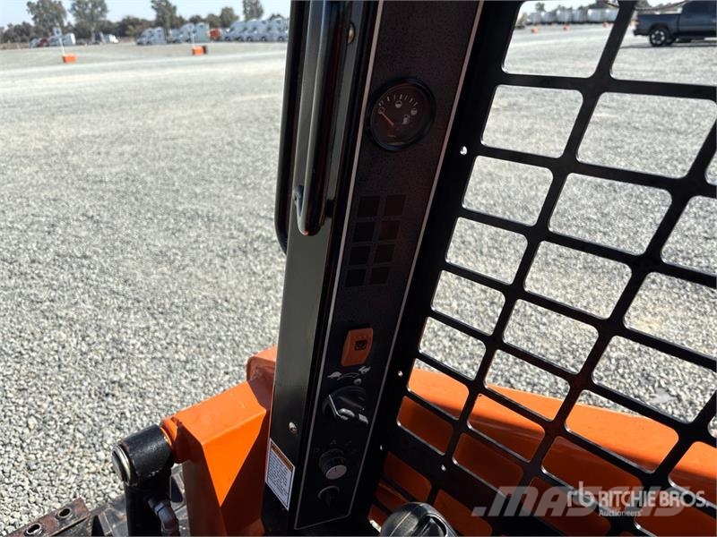 Manitou 1050RT Compact Track Loader لوادر انزلاقية التوجيه