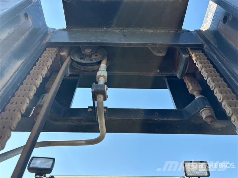 Manitou M40-2T 8190 lb 4x2 Rough Terrain Forklift Apvidus autokrāvējs