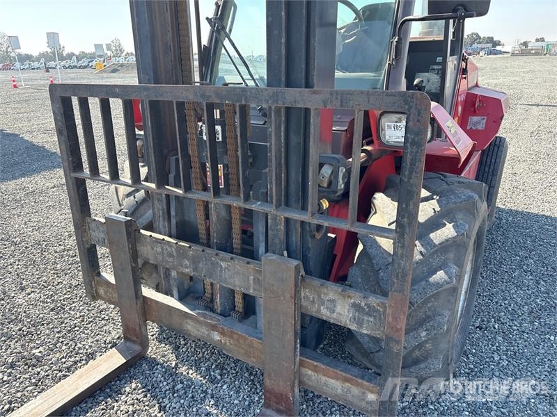 Manitou M40-2T 8190 lb 4x2 Rough Terrain Forklift Apvidus autokrāvējs