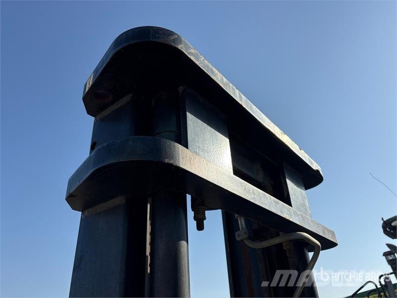 Manitou M40-2T 8190 lb 4x2 Rough Terrain Forklift Vanterenski viljuškar