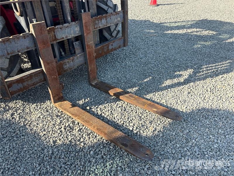 Manitou M40-2T 8190 lb 4x2 Rough Terrain Forklift Vanterenski viljuškar