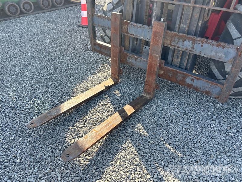 Manitou M40-2T 8190 lb 4x2 Rough Terrain Forklift Vanterenski viljuškar