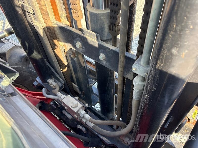 Manitou M40-2T 8190 lb 4x2 Rough Terrain Forklift Vanterenski viljuškar