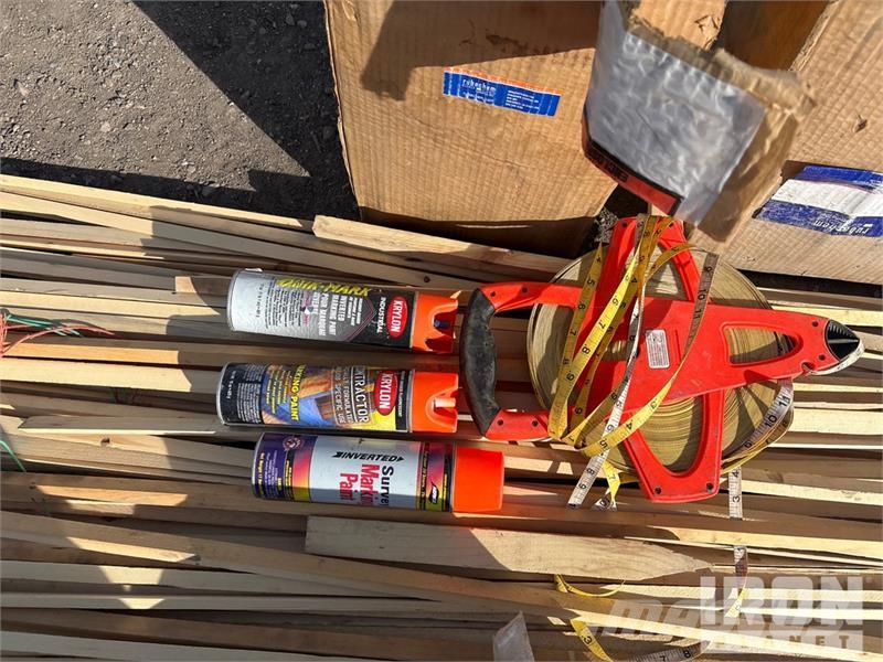  Marking paint, tape measure, whisker, flags, and s Csörlők, emelőberendezések és anyagmozgató liftek