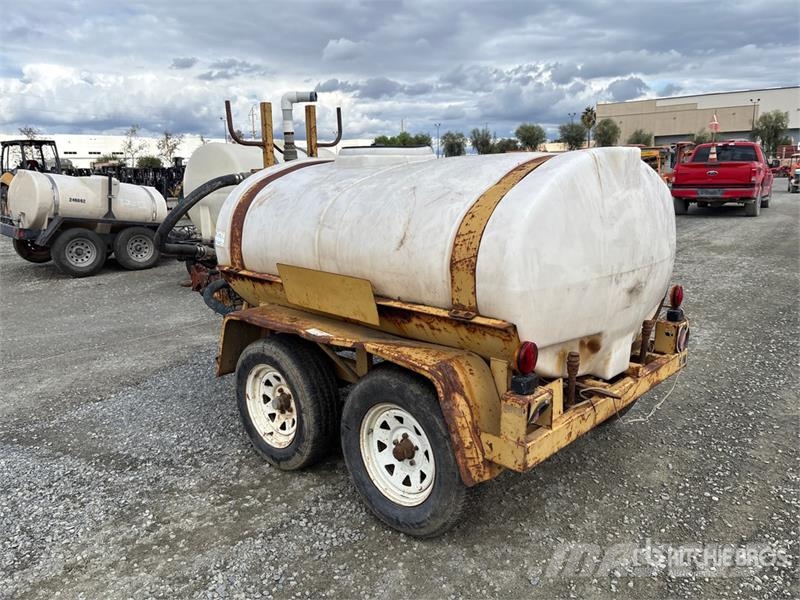 Marksman 500 gal T/A Water Tank Trailer شاحنات أخرى