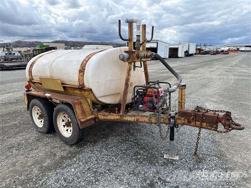 Marksman 500 gal T/A Water Tank Trailer شاحنات أخرى