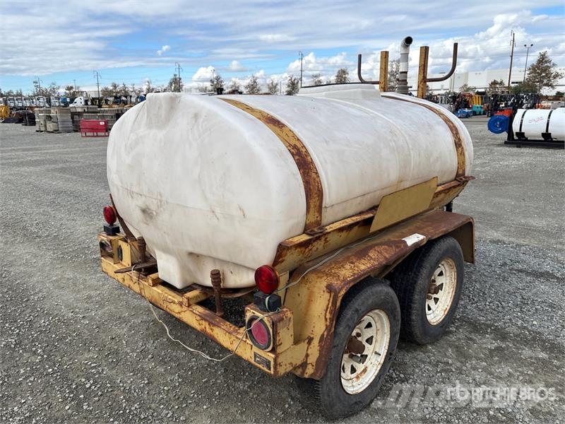 Marksman 500 gal T/A Water Tank Trailer شاحنات أخرى