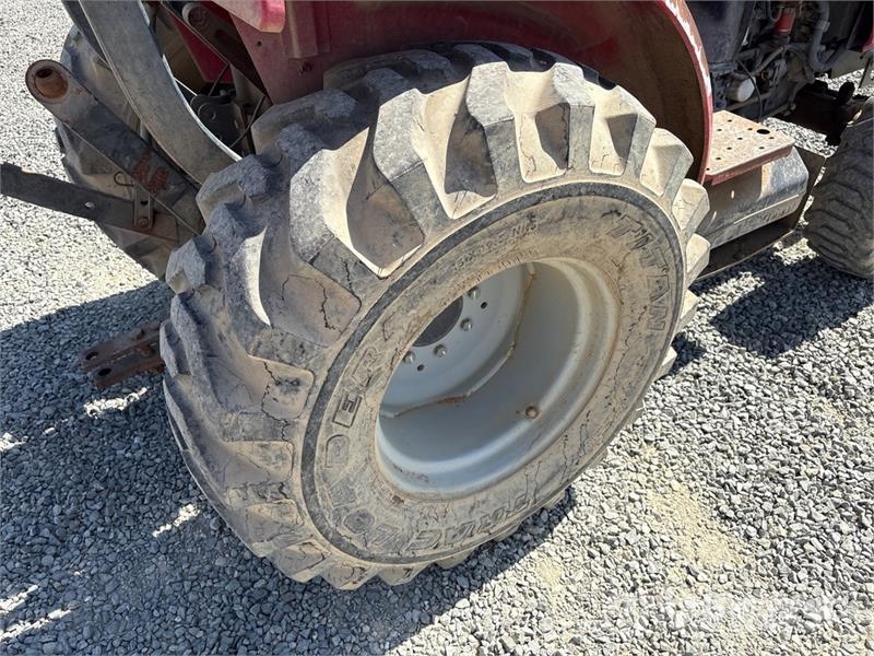 Massey Ferguson 1734E 4WD Utility Tractor Taajamatraktorit