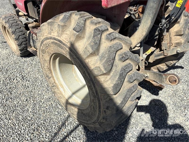 Massey Ferguson 1734E 4WD Utility Tractor Taajamatraktorit