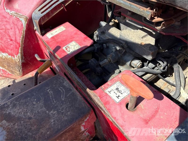 Massey Ferguson 1734E 4WD Utility Tractor Taajamatraktorit