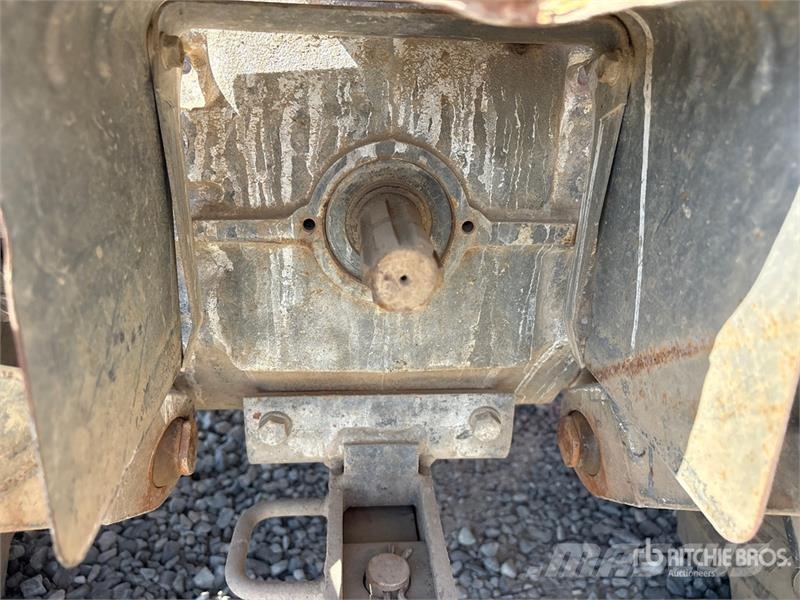 Massey Ferguson 1734E 4WD Utility Tractor Taajamatraktorit