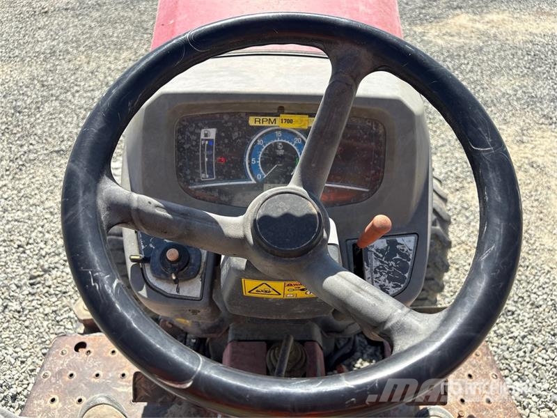 Massey Ferguson 1734E 4WD Utility Tractor Taajamatraktorit