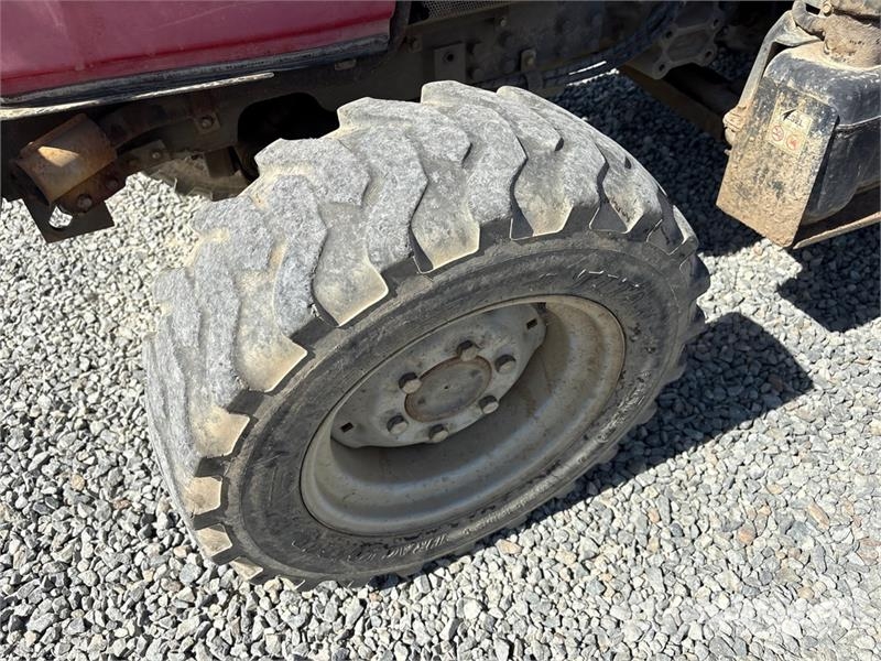 Massey Ferguson 1734E 4WD Utility Tractor Taajamatraktorit
