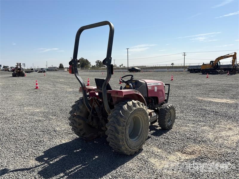 Massey Ferguson 1734E 4WD Utility Tractor Taajamatraktorit