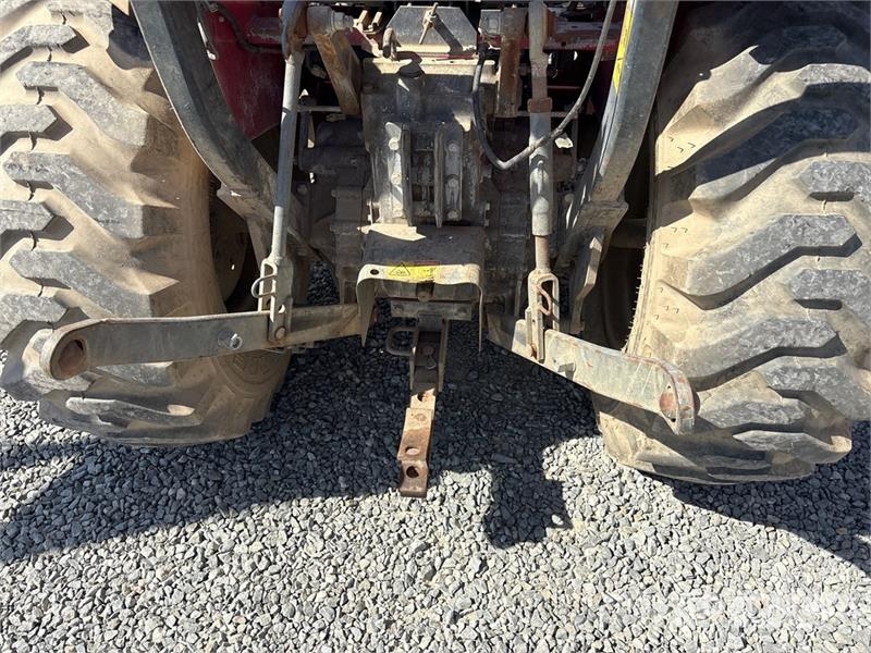 Massey Ferguson 1734E 4WD Utility Tractor Taajamatraktorit