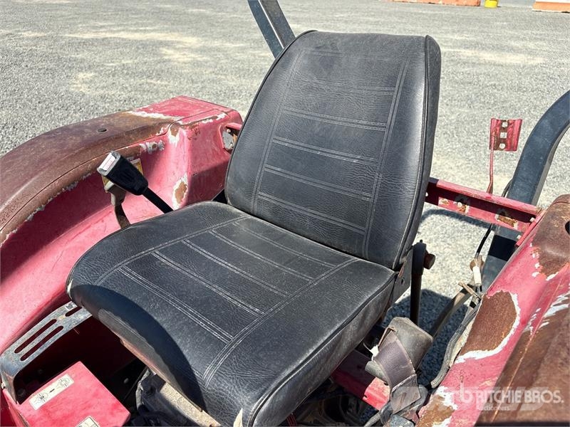 Massey Ferguson 1734E 4WD Utility Tractor Taajamatraktorit