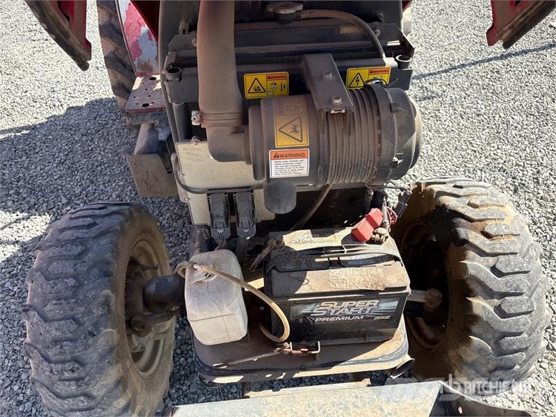Massey Ferguson 1734E 4WD Utility Tractor Taajamatraktorit