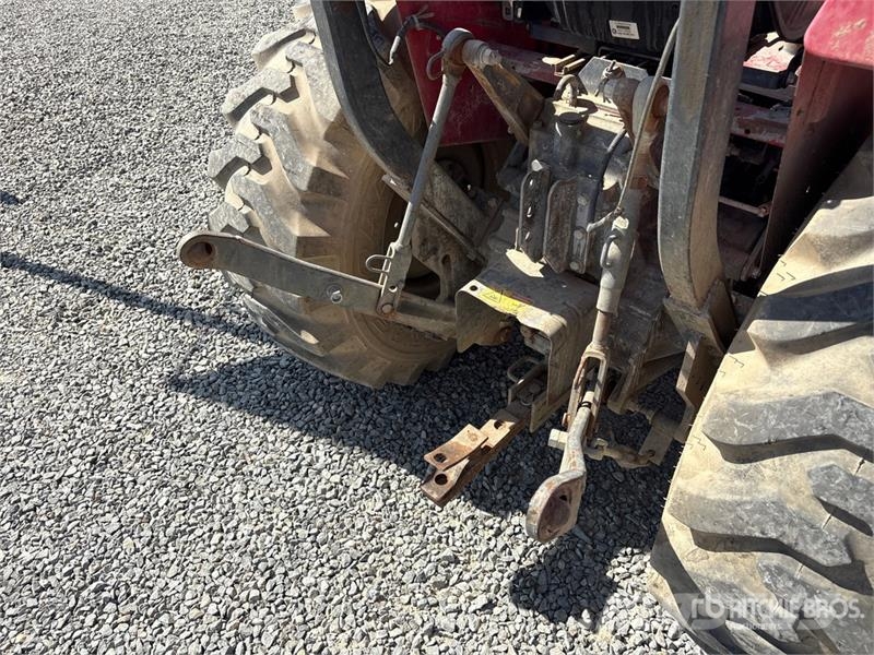 Massey Ferguson 1734E 4WD Utility Tractor Taajamatraktorit