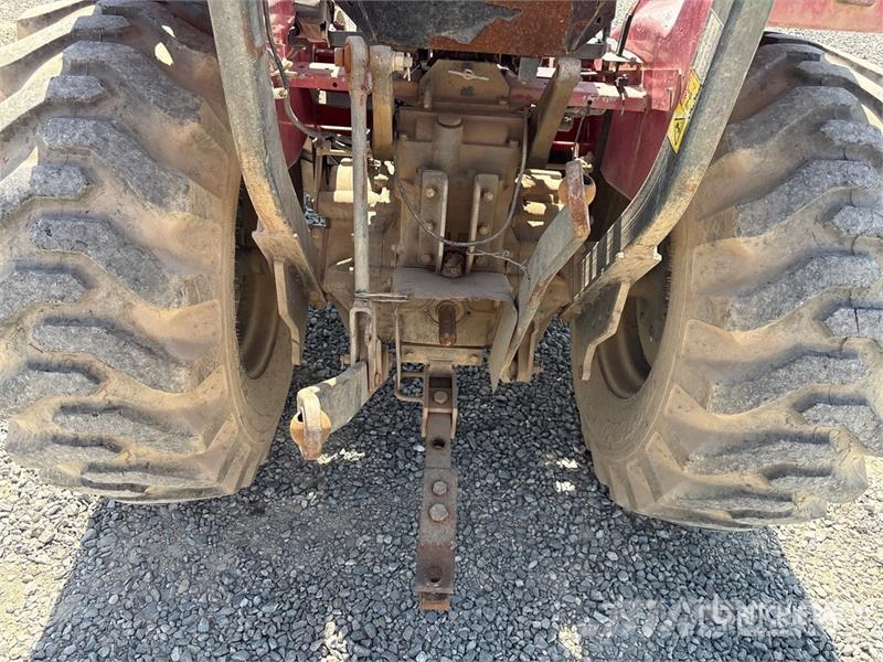 Massey Ferguson 1734E 4WD Utility Tractor Taajamatraktorit