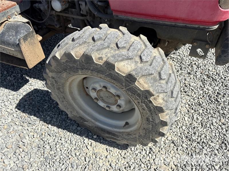 Massey Ferguson 1734E 4WD Utility Tractor Taajamatraktorit