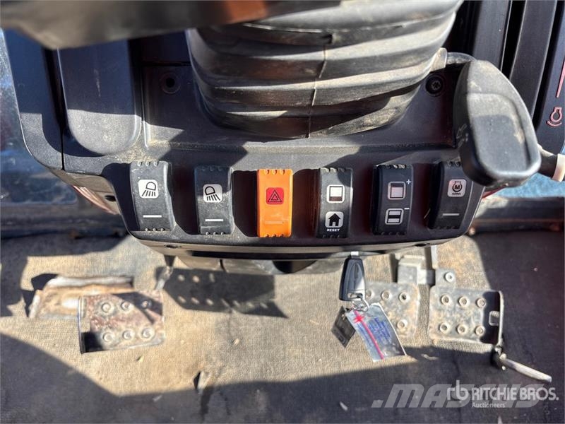 Massey Ferguson 6713 4WD Tractor 拖拉机/农用车