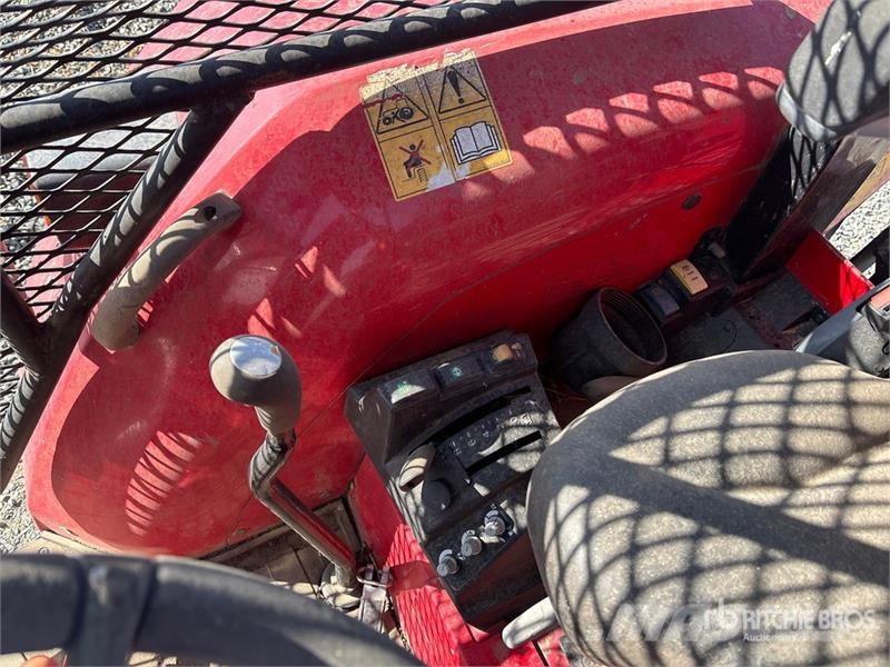Massey Ferguson 6713NP4 2WD Tractor (Inoperable) Traktorji