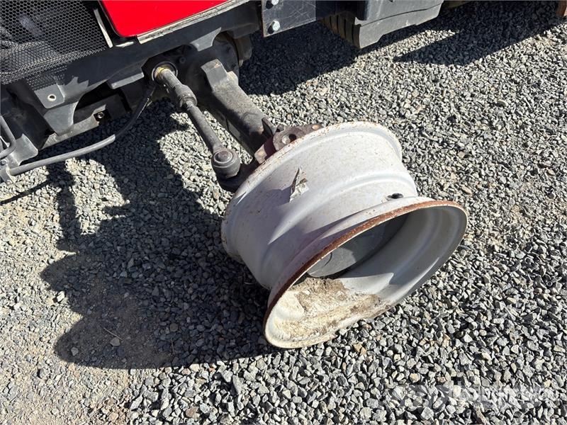Massey Ferguson 6713NP4 2WD Tractor (Inoperable) Traktorji