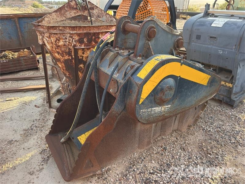  MB BF 70.2 30 in Excavator Crusher Bucket معدات البناء - غير ذلك