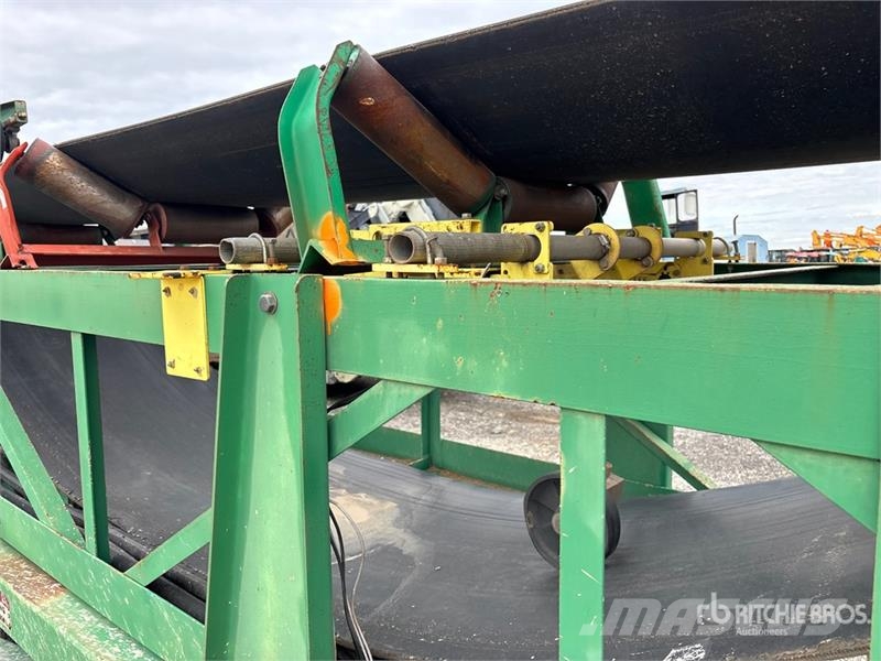 McCloskey ST100T 36 in x 100 ft Tracked Stacking 36 in x 100 Stavebníctvo - ostatné