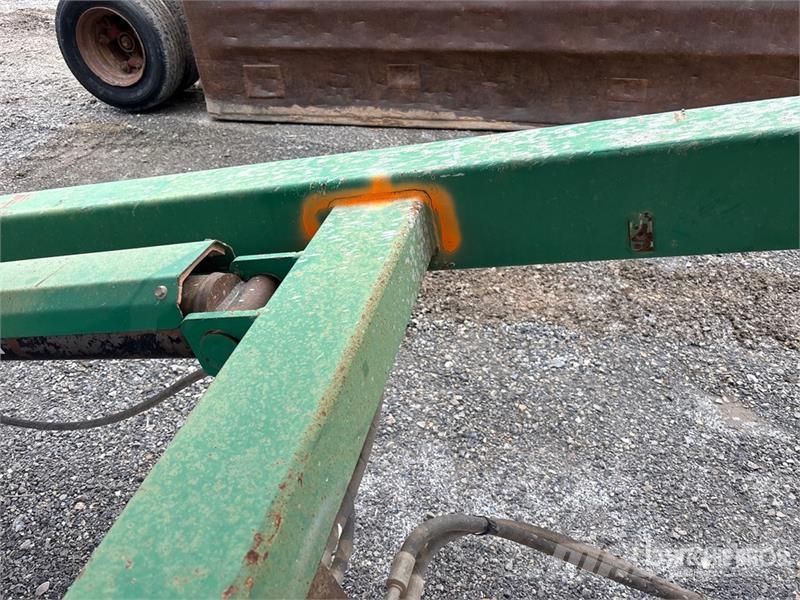 McCloskey ST100T 36 in x 100 ft Tracked Stacking 36 in x 100 Stavebníctvo - ostatné