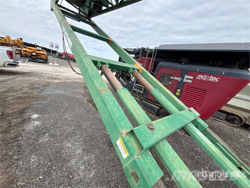 McCloskey ST100T 36 in x 100 ft Tracked Stacking 36 in x 100 Stavebníctvo - ostatné