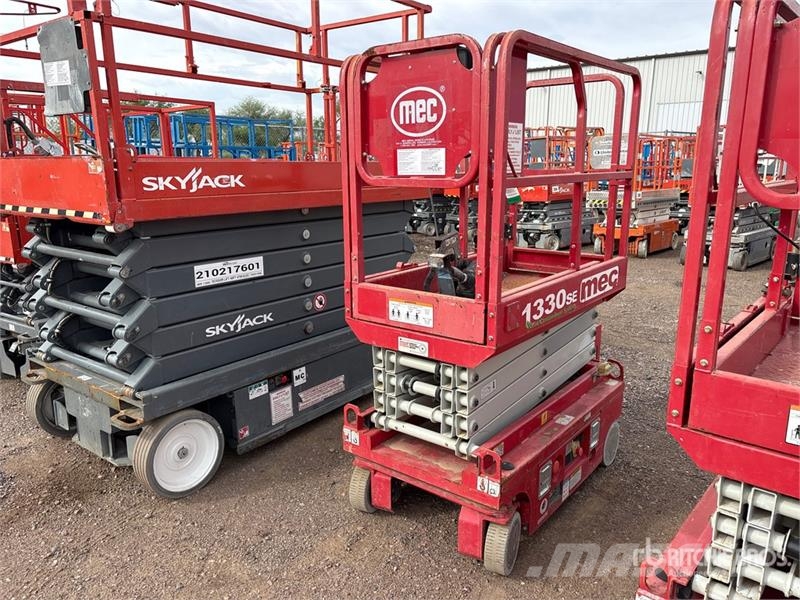 MEC 1330SE Electric Scissor Lift Saxlifte