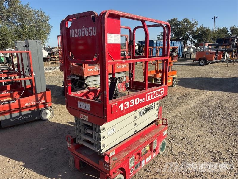 MEC 1330SE Electric Scissor Lift Scissor lifts