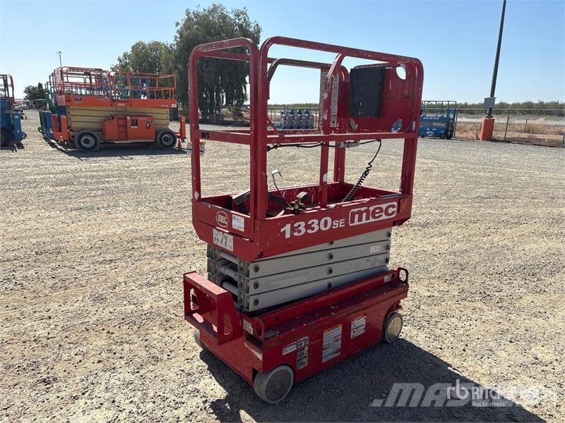 MEC 1330SE Electric Scissor Lift Saksilavat