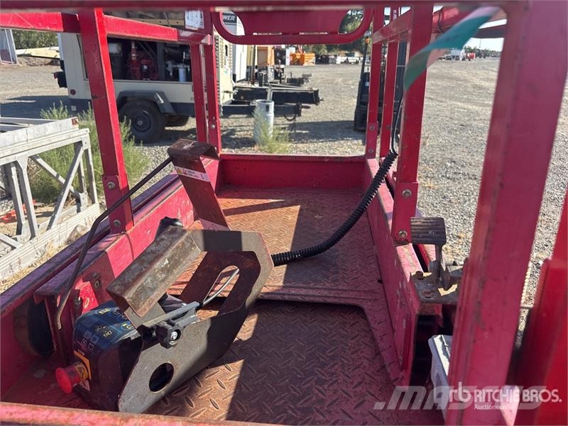 MEC 1330SE Electric Scissor Lift Scissor lifts