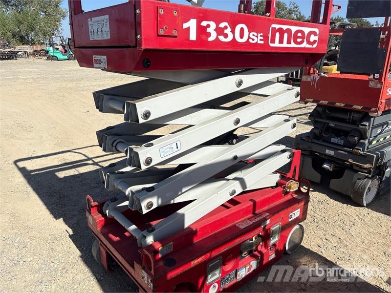 MEC 1330SE Electric Scissor Lift Saksilavat