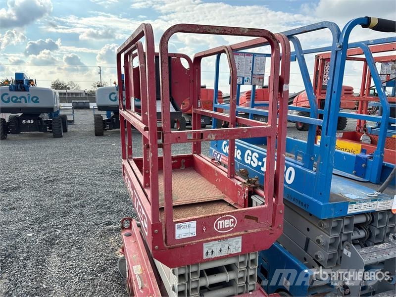 MEC 1330SE Electric Scissor Lift Scheren-Arbeitsbühnen