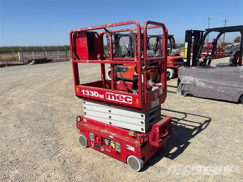 MEC 1330SE Electric Scissor Lift Saksilavat
