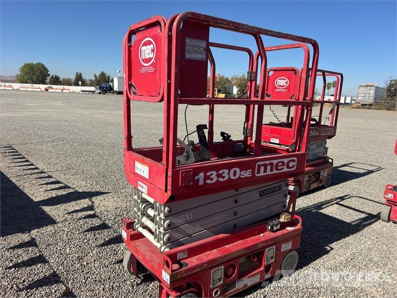 MEC 1330SE Electric Scissor Lift Saxliftar