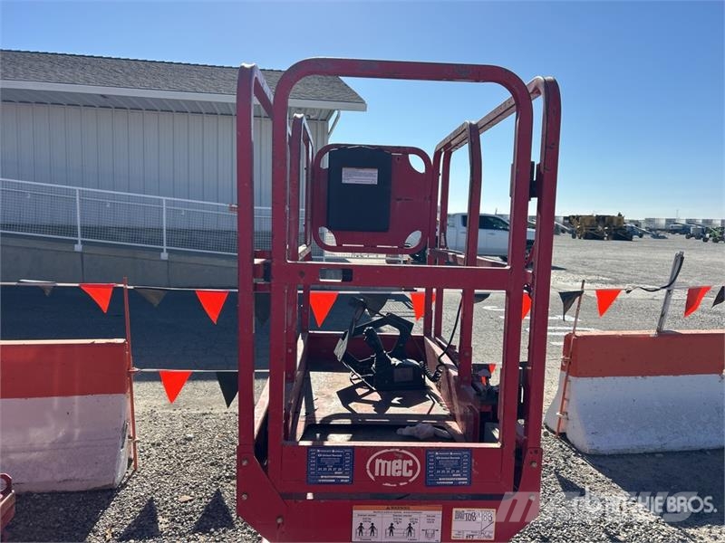 MEC 1330SE Electric Scissor Lift Saxliftar