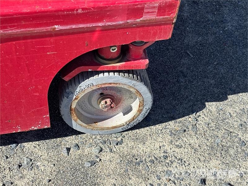MEC 1330SE Electric Scissor Lift Scissor lifts