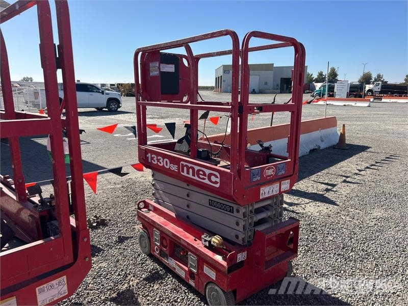 MEC 1330SE Electric Scissor Lift Saxliftar