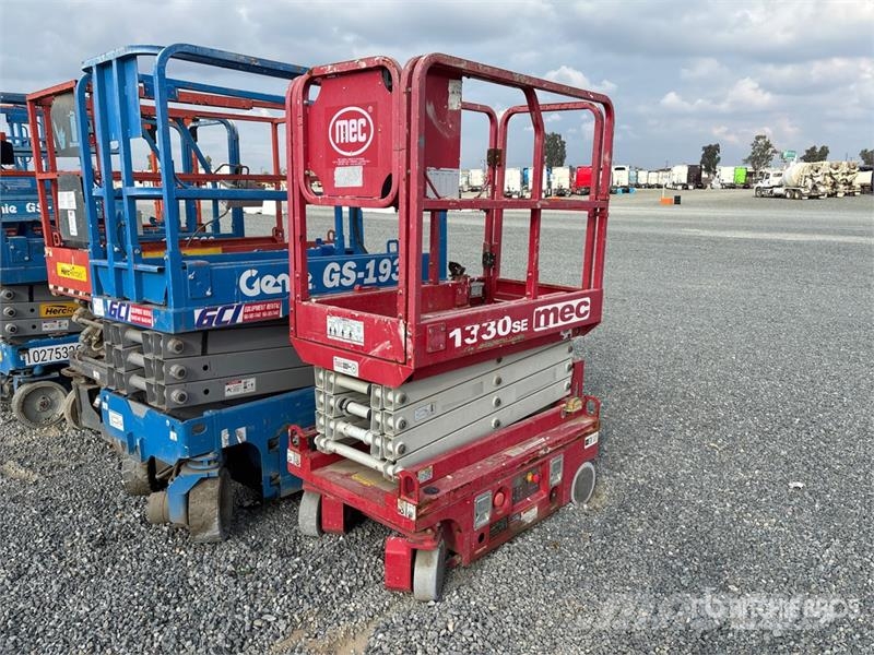 MEC 1330SE Electric Scissor Lift Scheren-Arbeitsbühnen