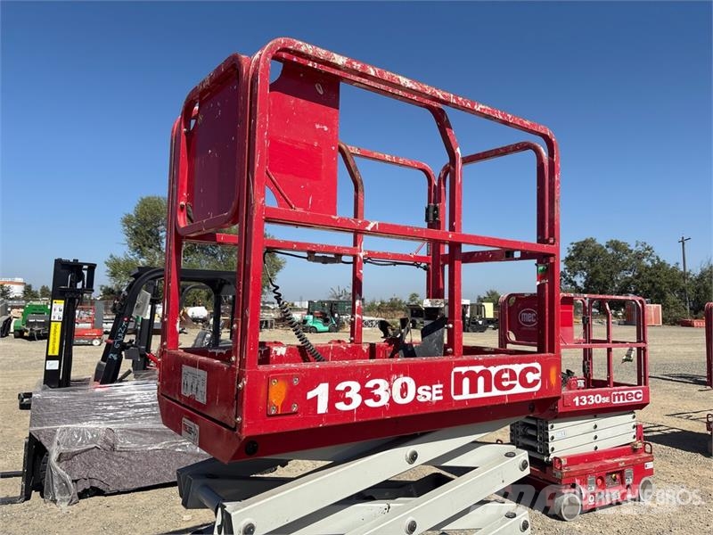 MEC 1330SE Electric Scissor Lift Saksilavat