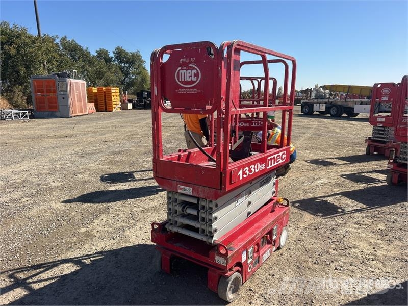 MEC 1330SE Electric Scissor Lift Saksilavat