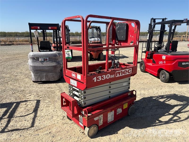 MEC 1330SE Electric Scissor Lift Saksilavat