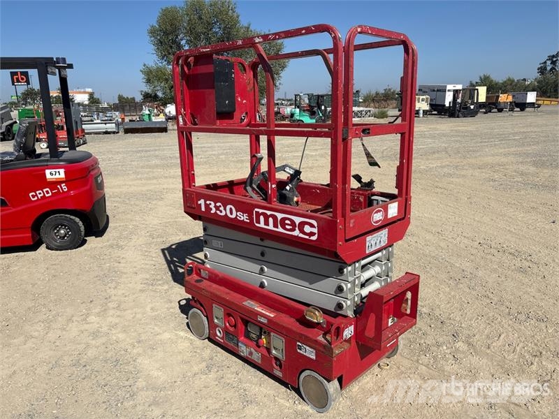 MEC 1330SE Electric Scissor Lift Saksilavat