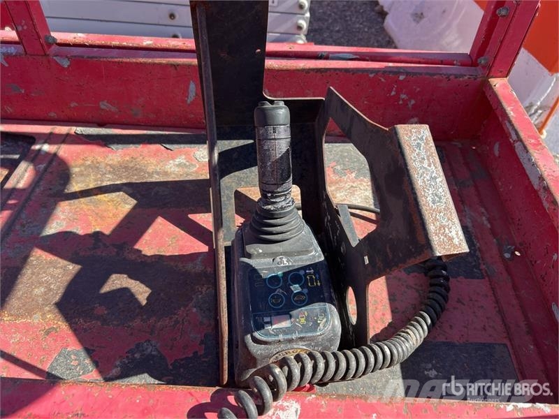 MEC 1330SE Electric Scissor Lift Saxliftar