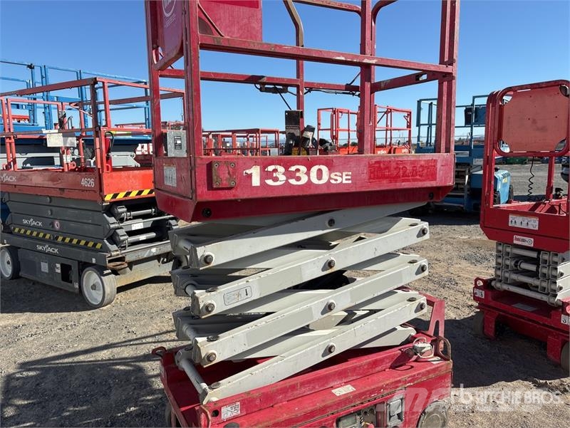 MEC 1330SE Electric Scissor Lift Scissor lifts
